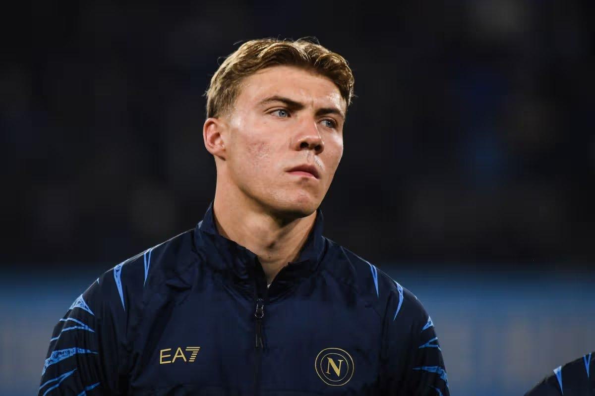 拉斯穆斯·霍伊伦谈自己的曼联岁月👇：“我当时以为自己彻底完了。”“在