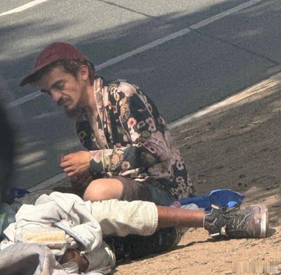 一旦到了斩杀线，就连曾经的童星也只能当流浪汉