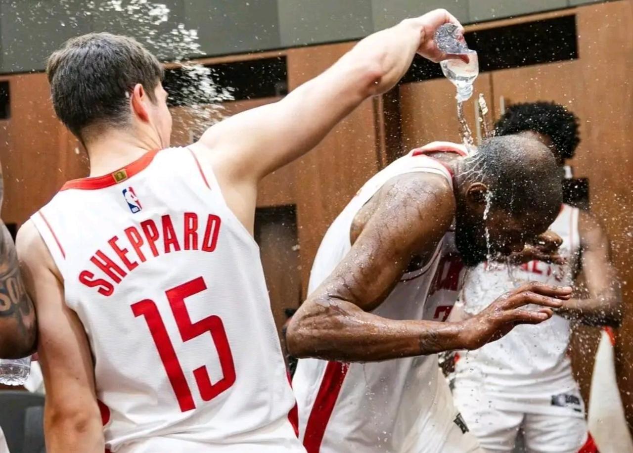 看看马刺联盟把文班亚马给不是没有道理的，和他经纪人早就有共识。人家确实会培养。