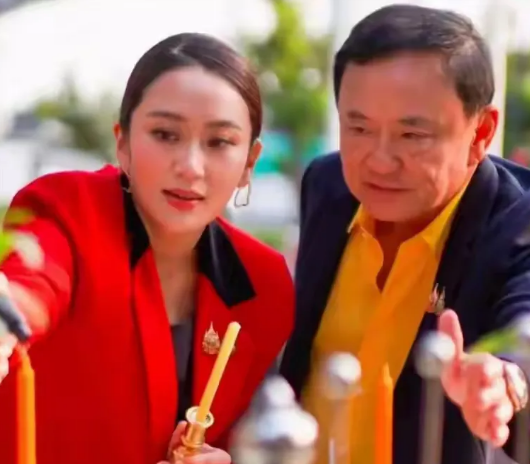 佩通坦此劫看似凶险，实则暗藏转机！她借边境冲突化守为攻，以军方默许、王室隐援
