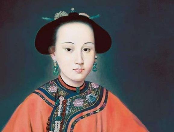1798年，88岁的乾隆娶了13岁的晋妃。乾隆共有45位妃嫔，晋妃是最后一个。洞