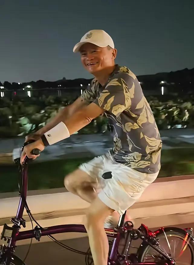 令人惊讶！马云在全世界各地都有豪宅香车，但在这个炙热的夏天，他没有选择在国外凉爽