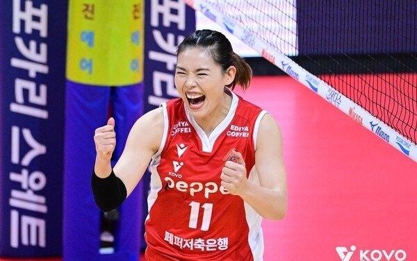 岛村春世7拦网｜胡椒储蓄银行3-2GS加德士韩国女排联赛上演五局大战，胡椒储