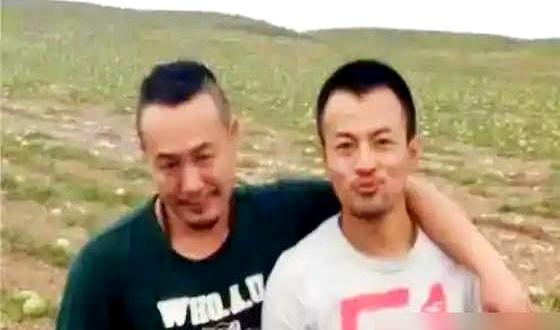 张颂文拿到《狂飙》剧本，扭头就给林家川打了电话。“唐小龙，你来演。”就这