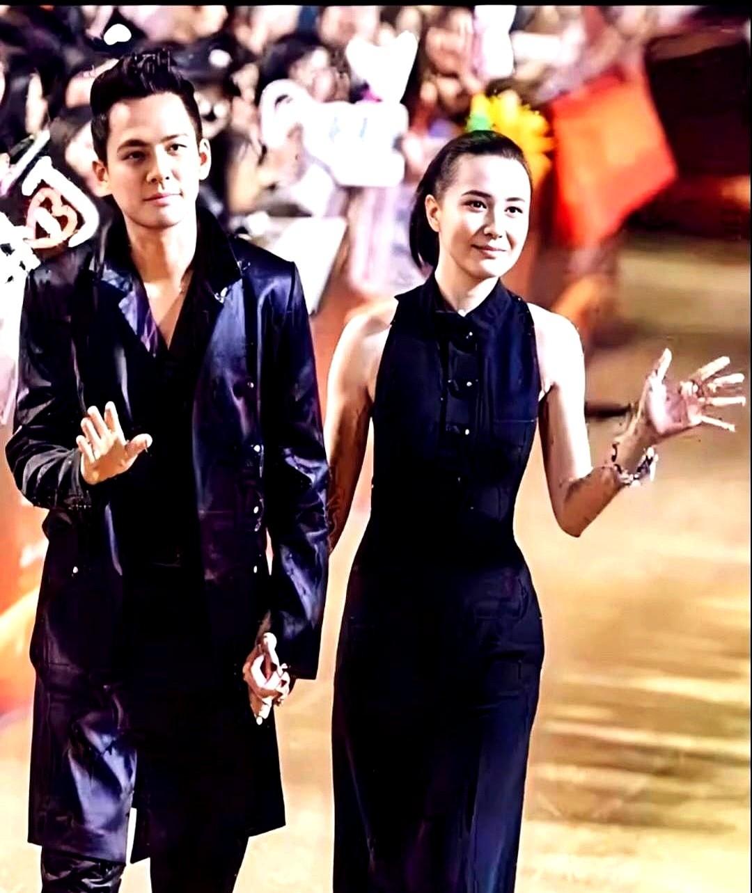 钟汉良比谢霆锋帅？这俩人压根不是一个赛道的。刷到钟汉良和宋佳的同框图，评论区