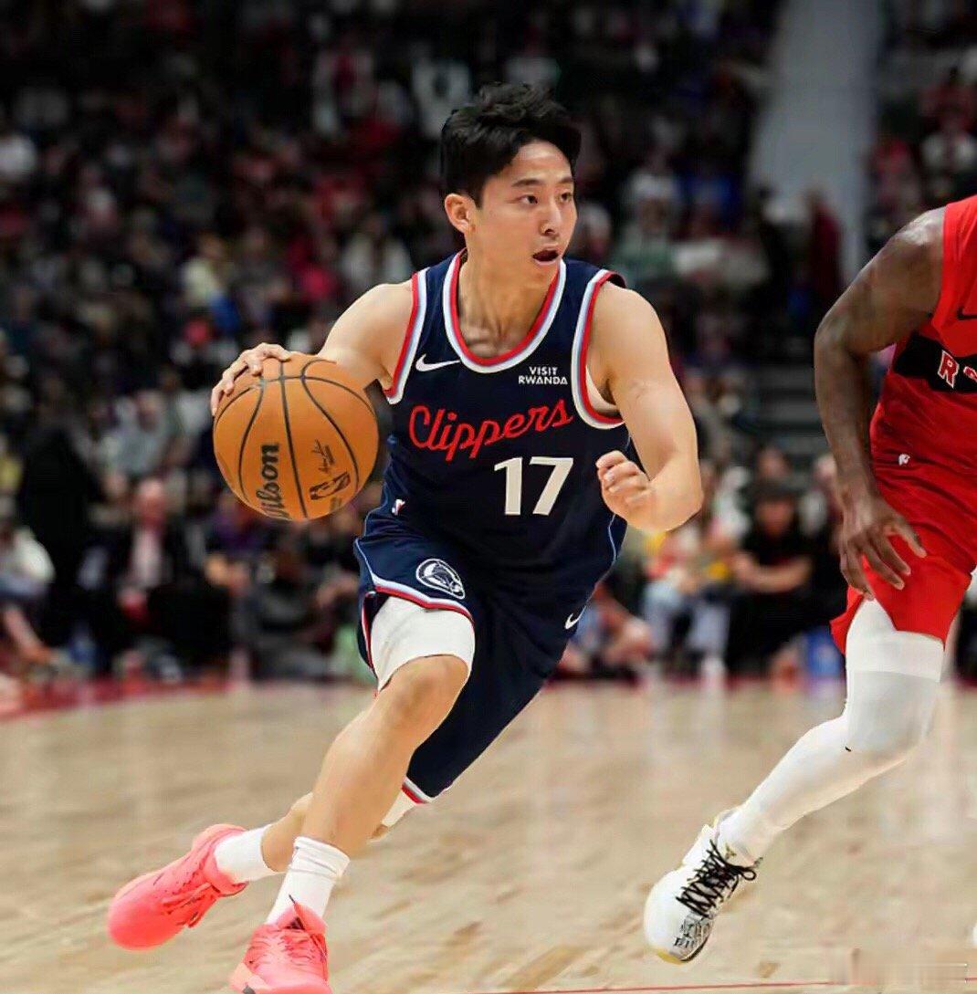 快船106-114不敌猛龙！这一战暴露3个事实🔥NBA季前赛，猛龙主场114-106击败快船。今夏
