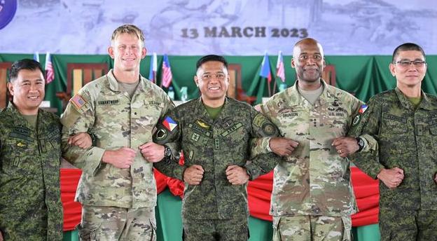 美日菲7国在南海联合军演，解放军强势回应。很多人看南海近期的局势，目光都只