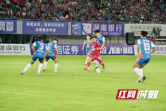 燃爆！衡阳队6:2狂胜湘西队，湘超赛场书写传奇，这一夜全城沸腾！当终场哨声