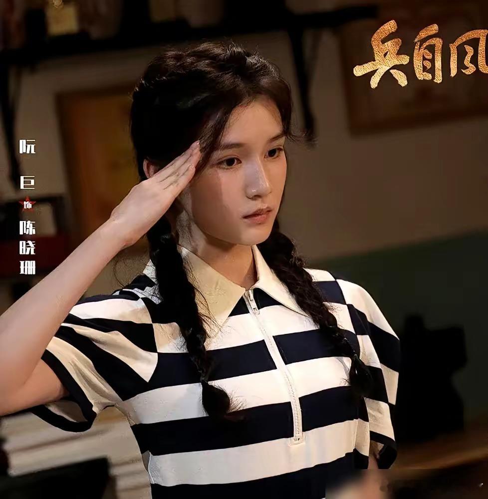 全网都在等陈思诚给小21岁的女友砸资源，结果人家跑去新剧里素颜演了个小配角。很