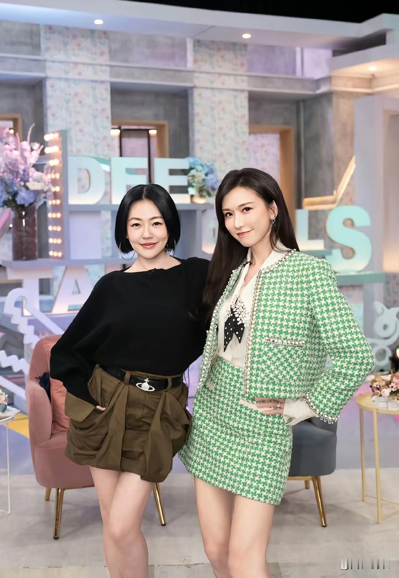 小S这样一会哭得不知东西南北一会笑得花枝乱颤真不知道她到底想表达什么