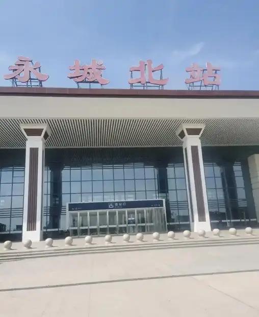 城市乡村不少外省的县区，对徐州的亲近感甚至超过了所属的地级市。就拿安徽的萧县