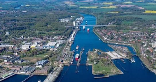 近日，澳大利亚和巴拿马均对中国公司经营的港口做出违约行动，声明要求收回它们。