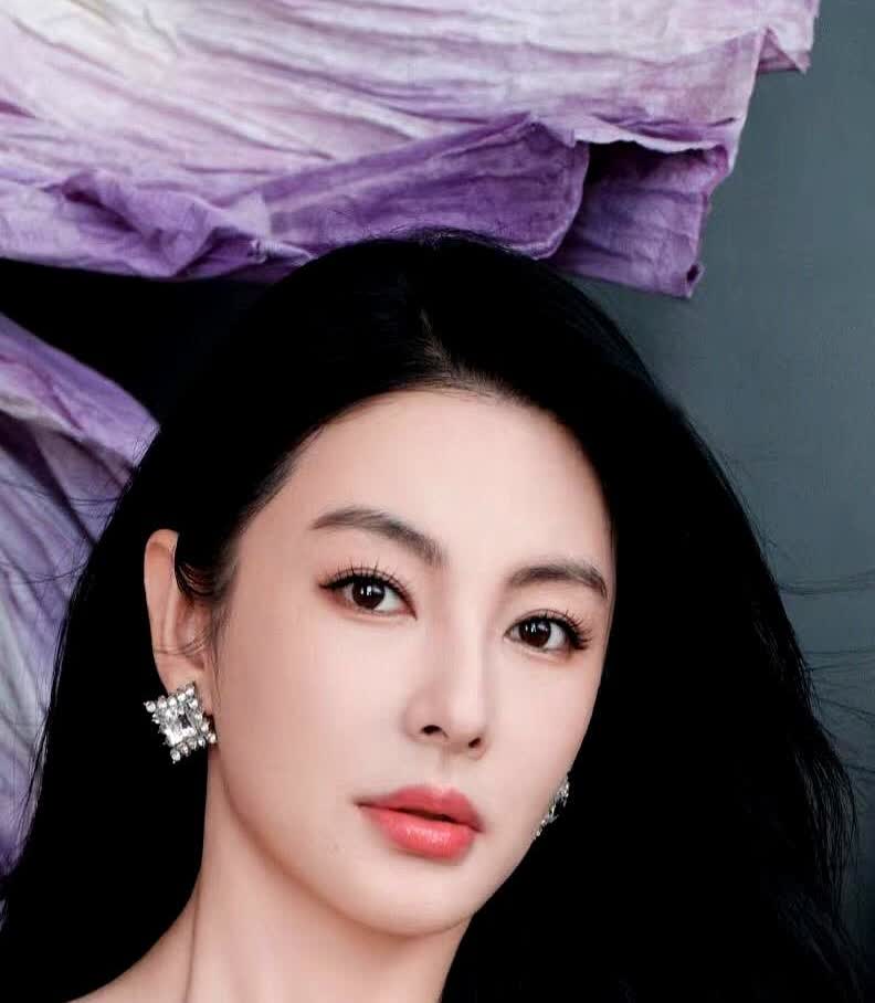 终于明白张雨绮为啥不结婚了不是没人馋她身子，而是她有一个很重要的