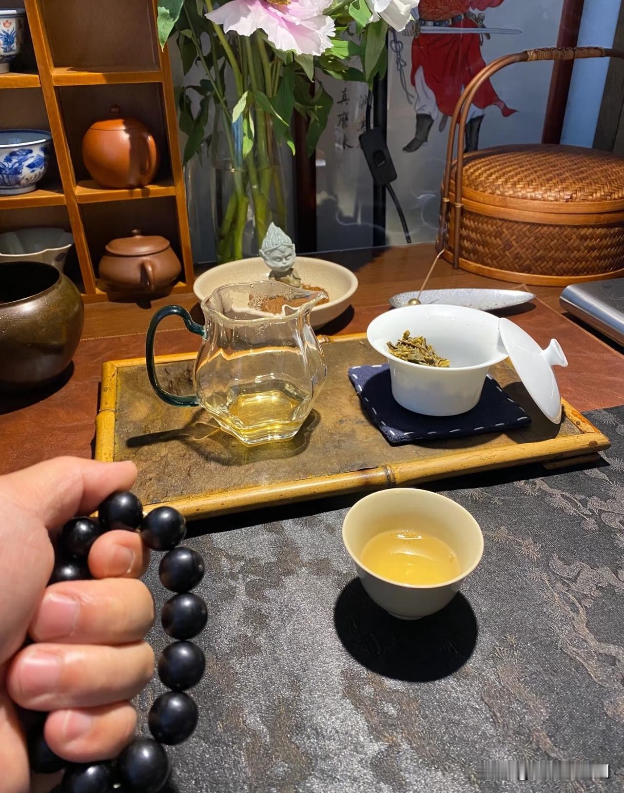人一到中年才幡然醒悟！成年人的世界一点也不容易，特别是人到中年，上有父母，下有