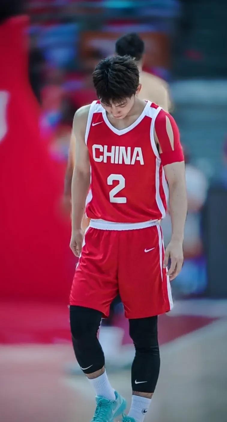 徐杰落选！虽说是预料之外但也在情理之中。徐杰在国家队的表现属实一般，不仅数据低，