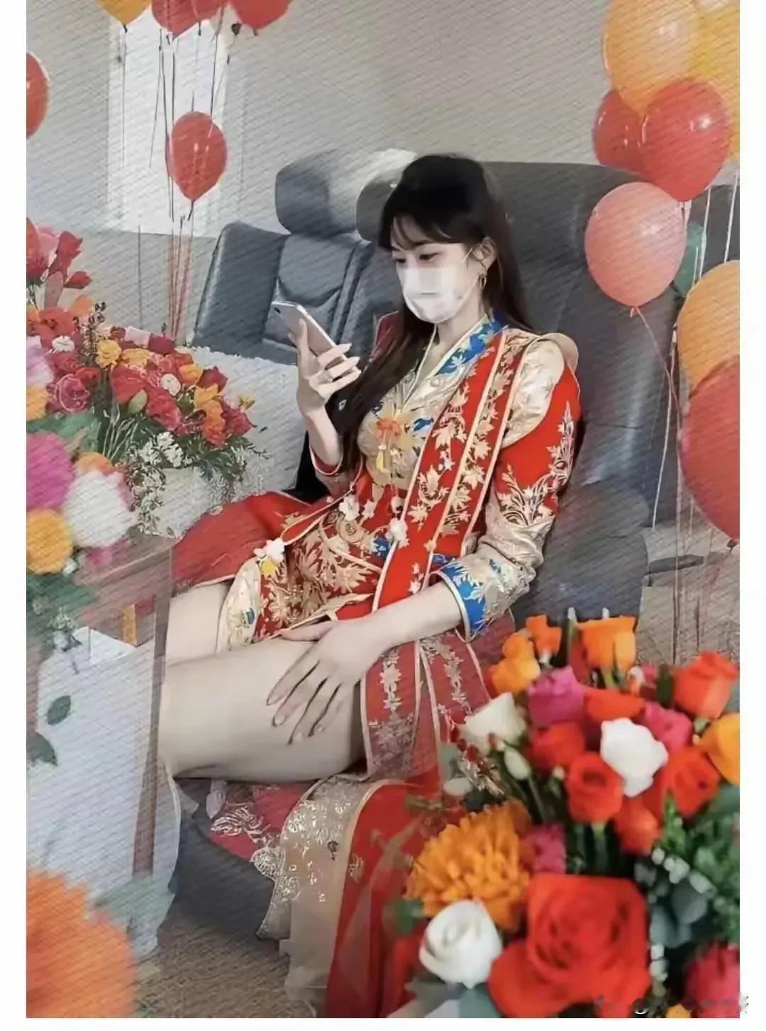 论中国汉服的完美性身着一袭中式嫁衣，明艳的红与精致的金色花纹交相辉映，彰显着传
