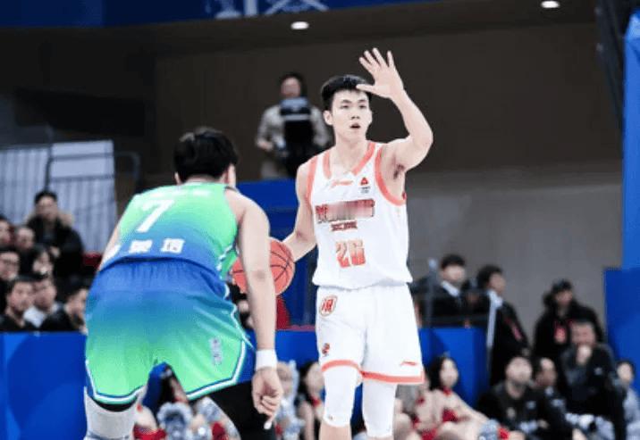 CBA第五轮最佳阵容里钻进一个陌生的名字--庞峥麟。江苏队的。广西老表。人