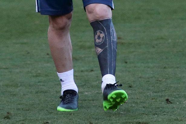 梅西脚纹身内容图片分享