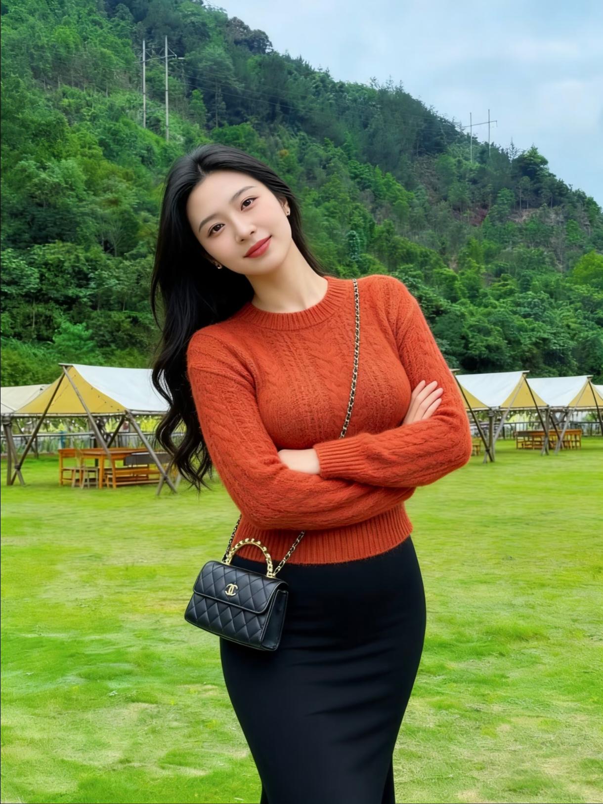 水龙吟·郊行漫记晓风轻拂郊原，青芜铺就连云碧。帐篷疏立，林峦叠翠，溪光如练