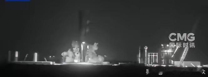 昨天下午美国德州博卡奇卡测试场突然传来一声巨响，全网围观网友直接看呆了，马斯克旗