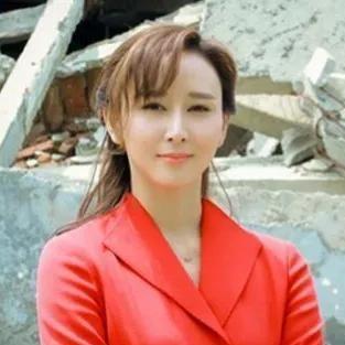 当年，富豪朱兆祥向胡静求婚，胡静说：你大我12岁，咱们不合适。朱兆祥掏出一张卡，