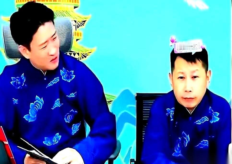 那张传了好多年的800块钱票据,终于看清了。上面写的不是“学费”。是“证书工