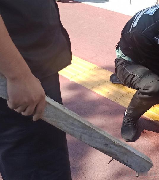 陕西，冯某是视力一级残疾五保户，早年把宅基地租给了柯某，12年后，冯某发现柯某推