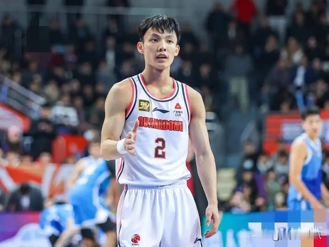 广东队刚刚打赢了广州队，比分是97比94，已经拿到三连胜，这场比赛中发挥最稳定的