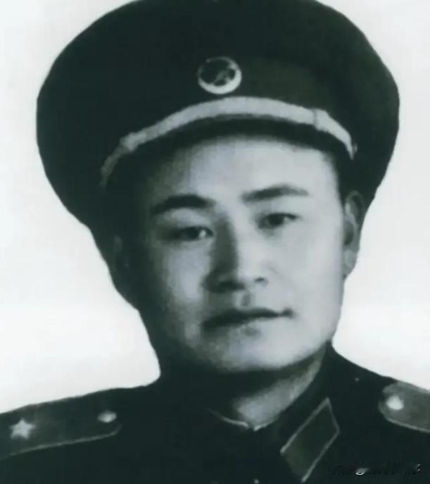 1957年，一位警卫员掏出手枪，对准正在开会的李发少将连续开了三枪，倒在血泊中李