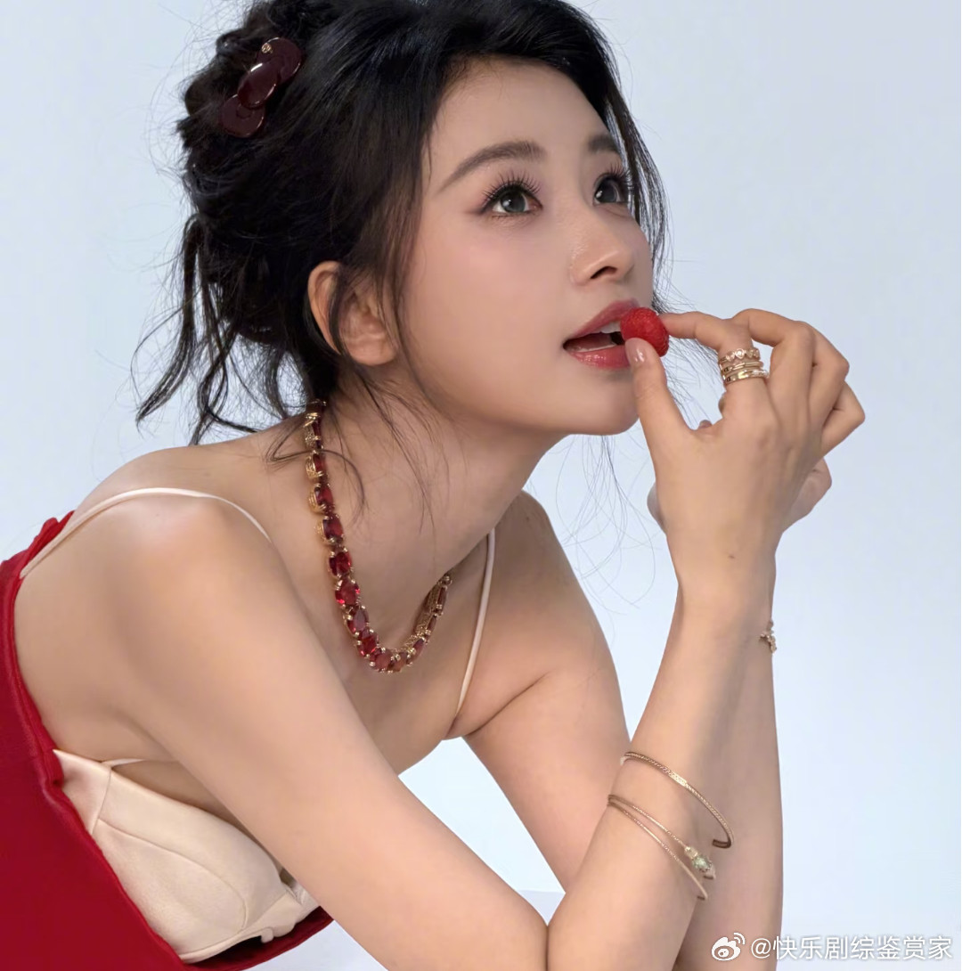 孙怡至今没发现172的坏处孙怡出场全场尖叫孙怡浪姐彩排这身造型太抢眼了。172