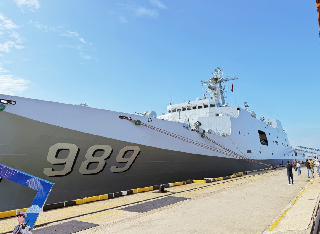 989编队访问马来西亚