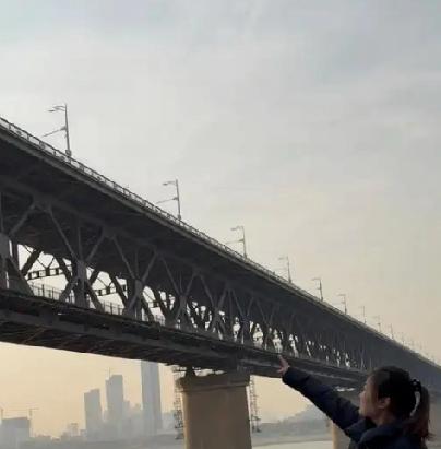 新长江大桥合龙！50分钟直达武汉2026年底通车11月22日，湖北燕矶