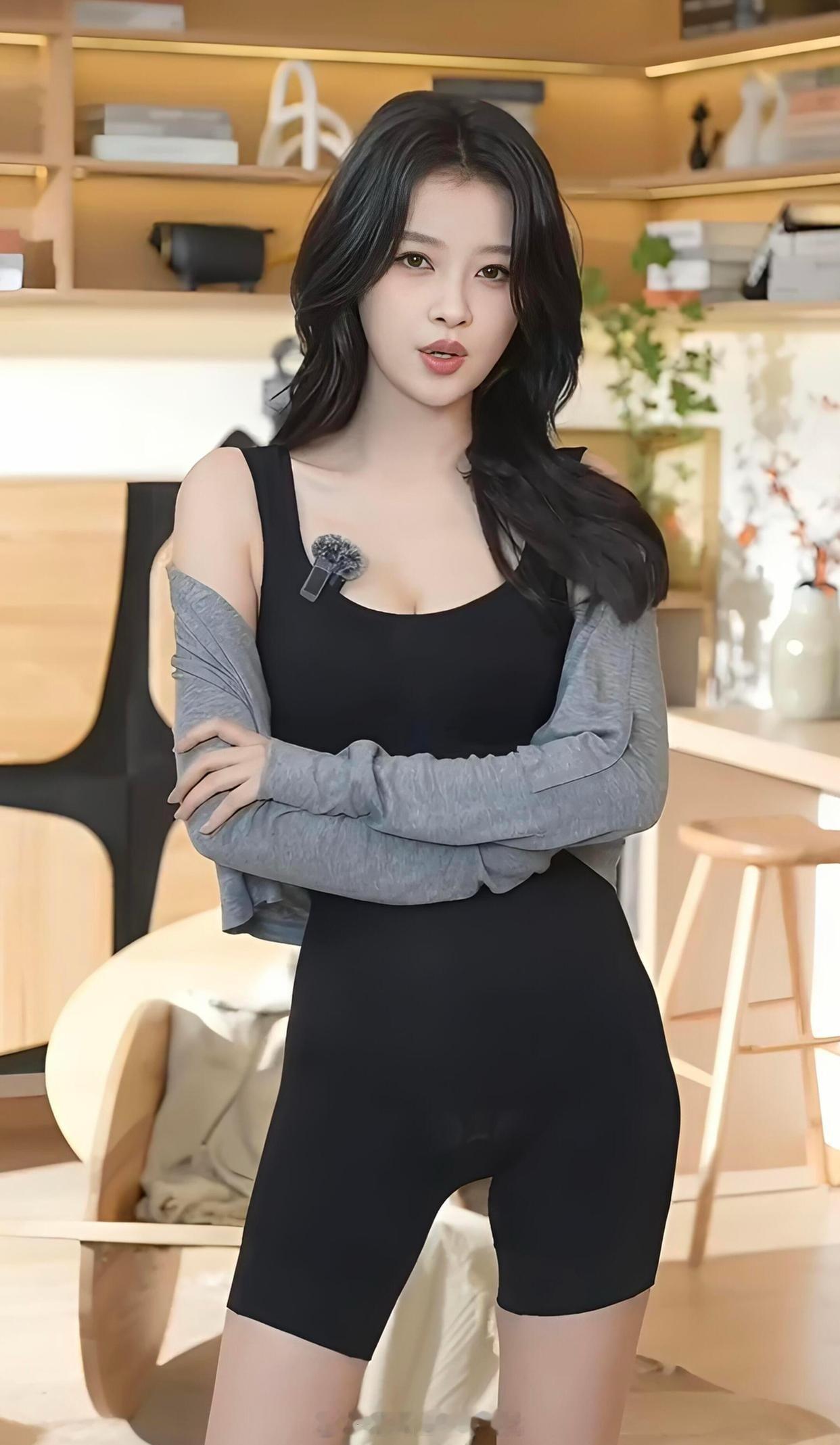 看看孙怡紧身瑜伽裤，身材一点也不输哪些没结婚的……