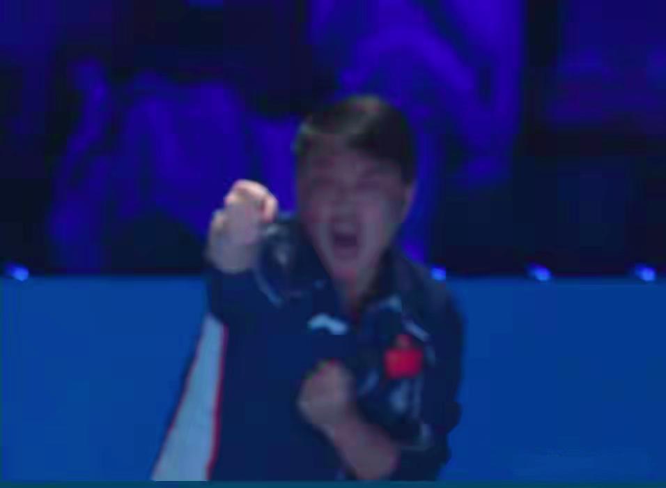 【王楚钦惊险逆转，王皓指导激情挥拳庆祝，压力太大了】这场真的是把人看窒息再救活的