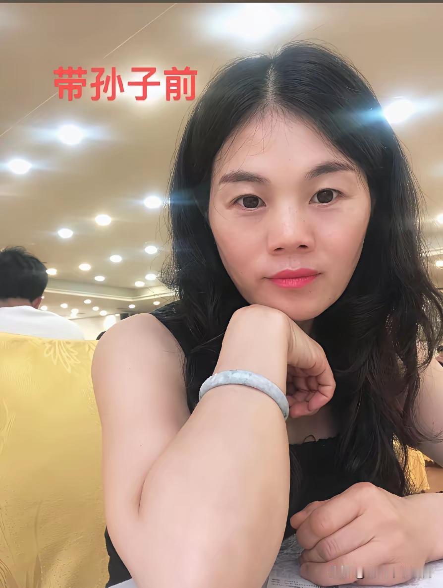 开始想笑笑过后又有点悲哀大姐眼里的精气神儿都给磨没了[汗][捂脸哭]