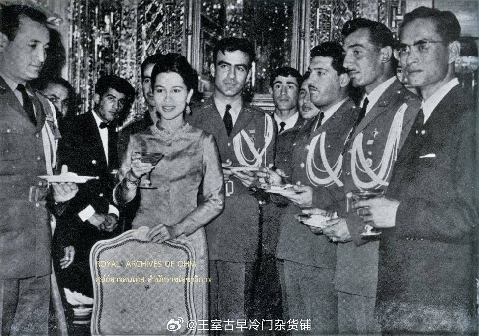 王室王室泰国王室暹罗往事老照片：玫*瑰宫的一场私人宴会。大家都知道，这两天那啥