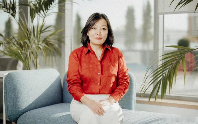 1.出身：1975年生于莫斯科朝鲜族家庭，俄罗斯国籍，婚前姓氏金（Kim），因