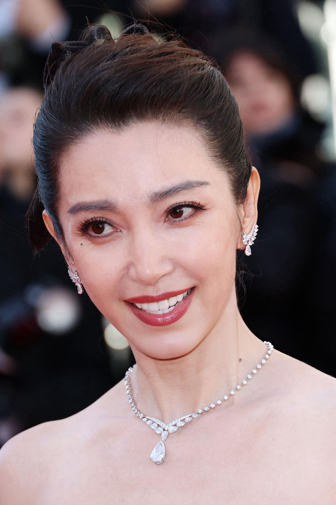 李冰冰亮相戛纳，穿了中国风Armani高定🌸