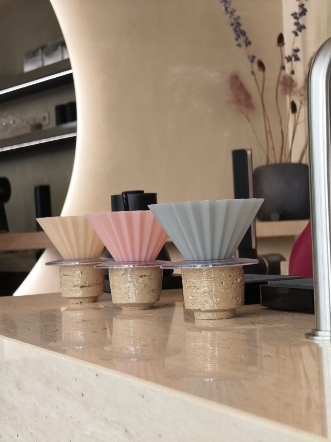 不能免俗，点了一杯巴拿马的FlordeCielo欧洲人做咖啡主打一个随性，萃