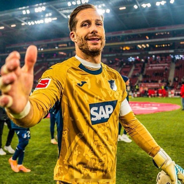 【酒水全场我埋单】35岁德国国门鲍曼，效力霍芬海姆11年，累计出场达到500次。