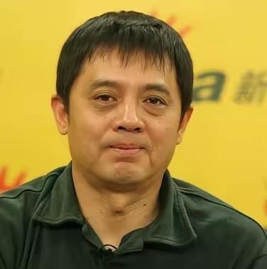 宋晓军，男，1956年出生，分别毕业于大连陆军军校雷达与声纳技术专业、大连水面舰