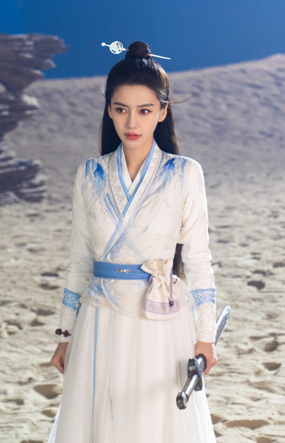angelababyangelababy你是我荒芜心田里的一抹月光，温柔了每