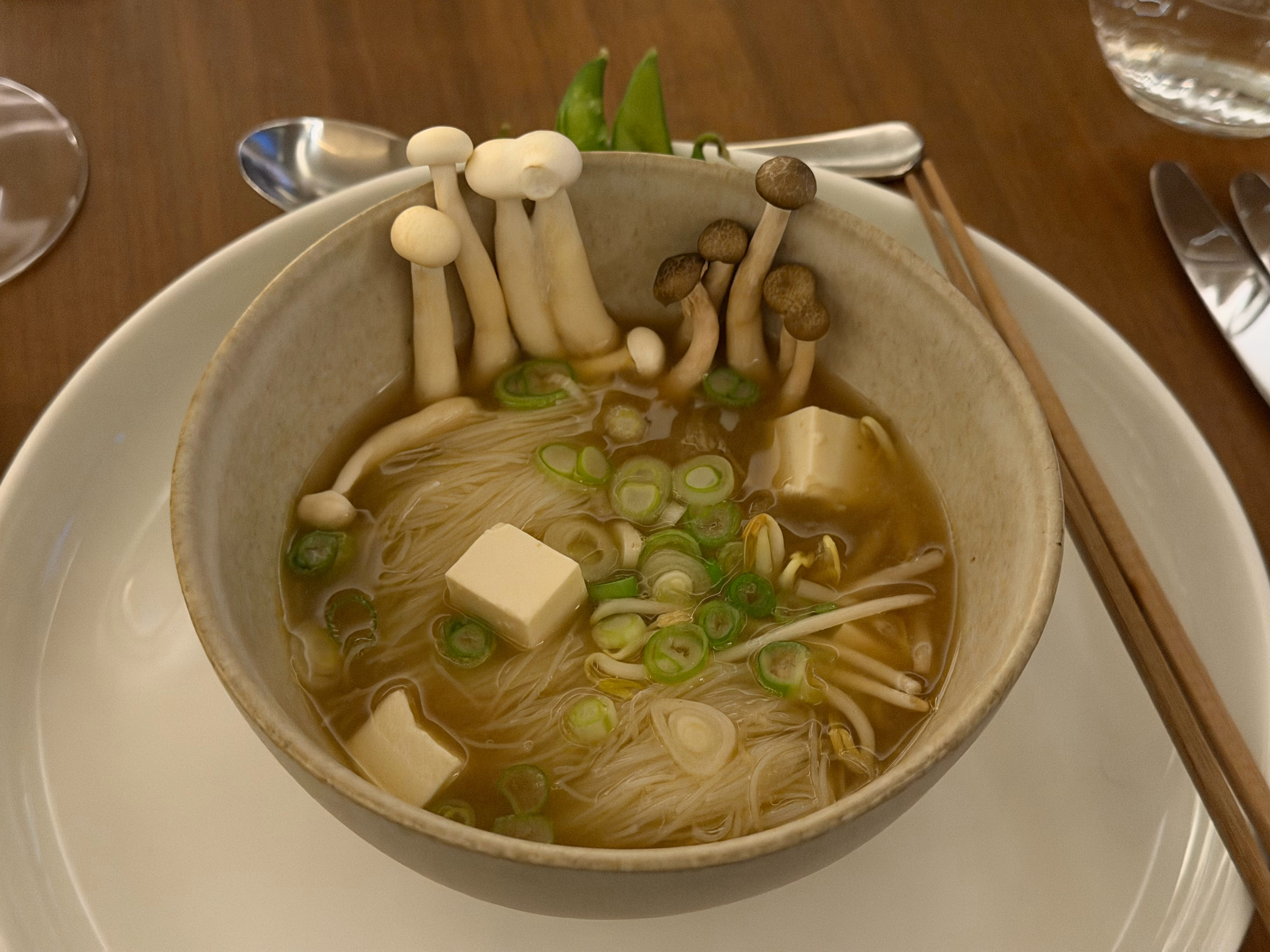 在米其林餐厅吃了一顿永生难忘的中国菜，厨师很努力的把中餐做的很难吃。图1的粉丝很