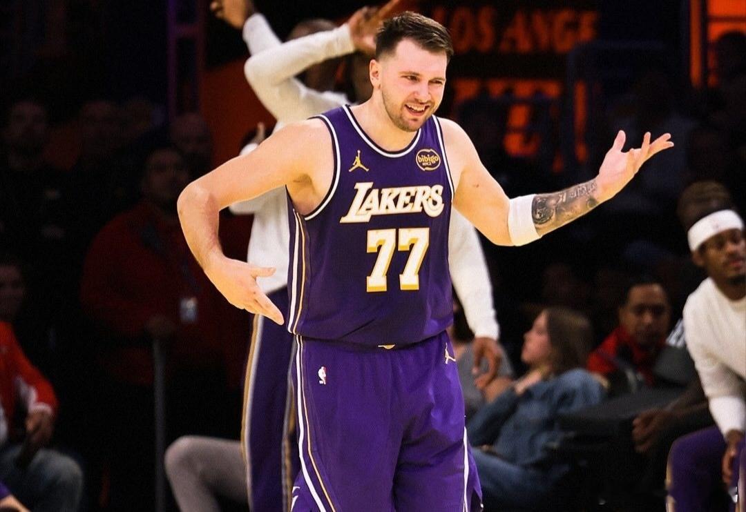 本赛季至今为止，东契奇多项进攻端数据均排在联盟前三！场均得分34.7分联盟第1场