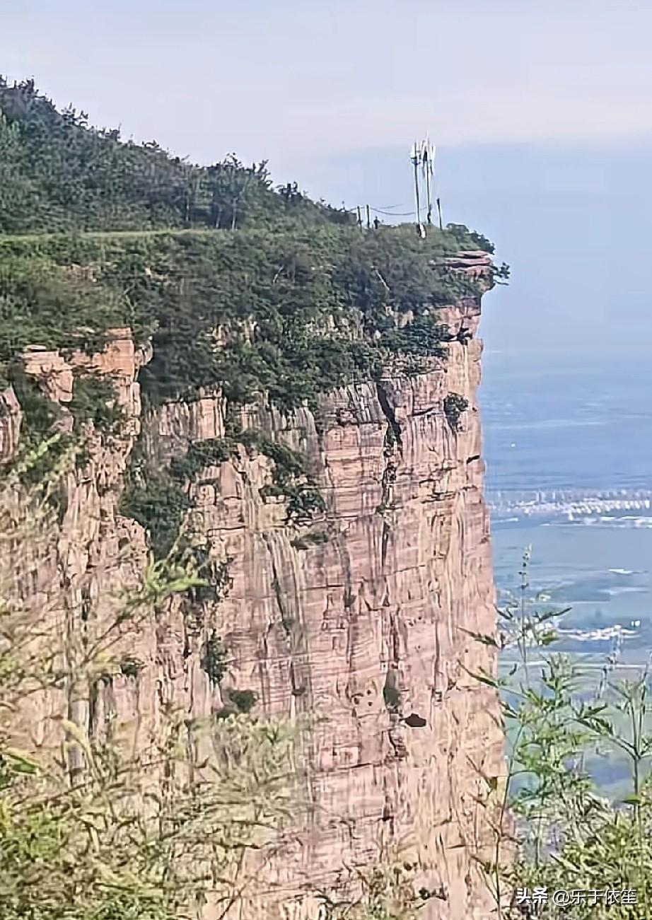 为什么要怪程梦圆的闺蜜?跟人家有什么关系？她也不知道梦圆的另一个手机号家人不清楚