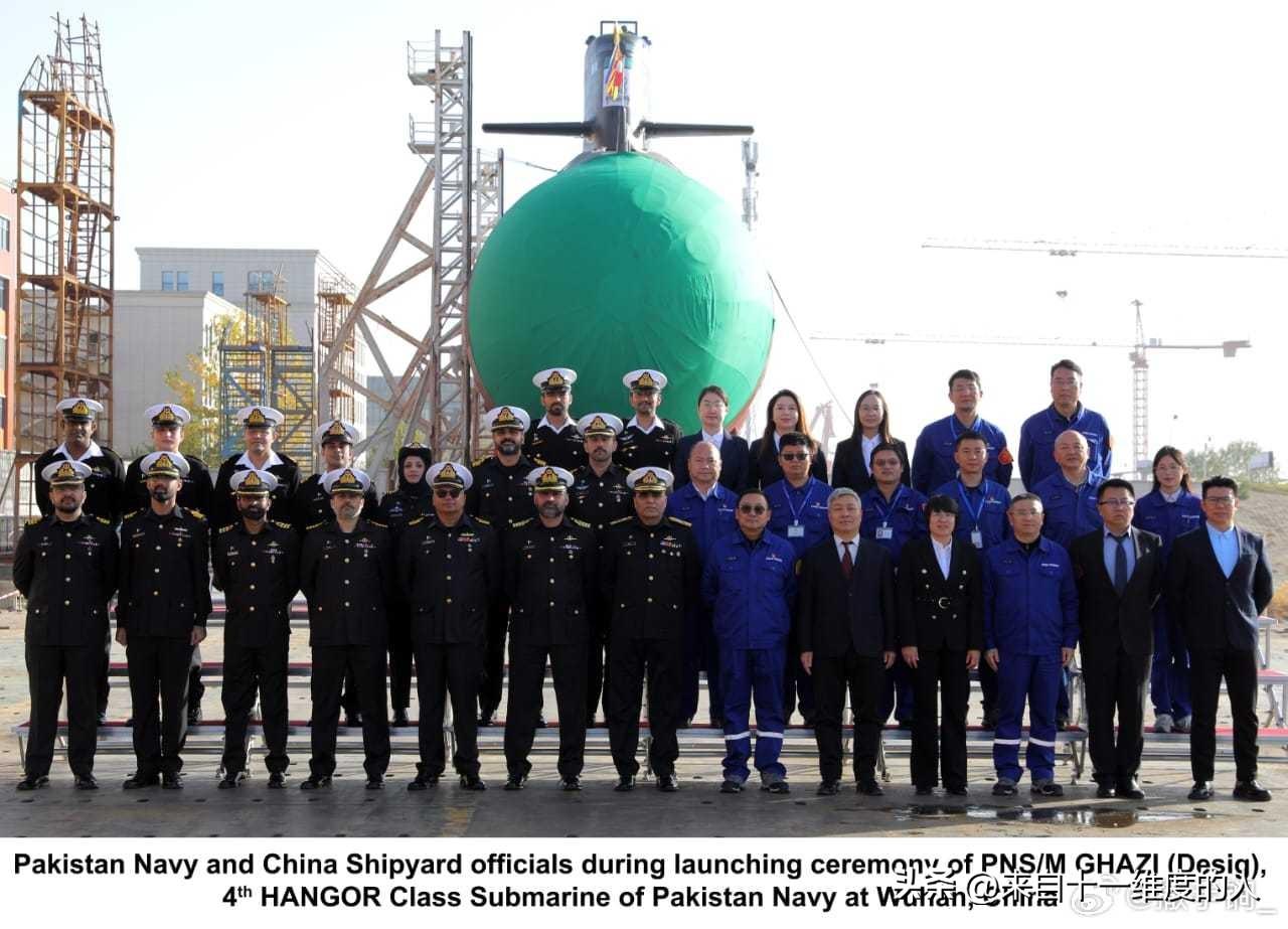 巴基斯坦海军第四艘汉戈尔（麒麟级）级潜艇“GHAZI”号昨天在武船双流基地下水。