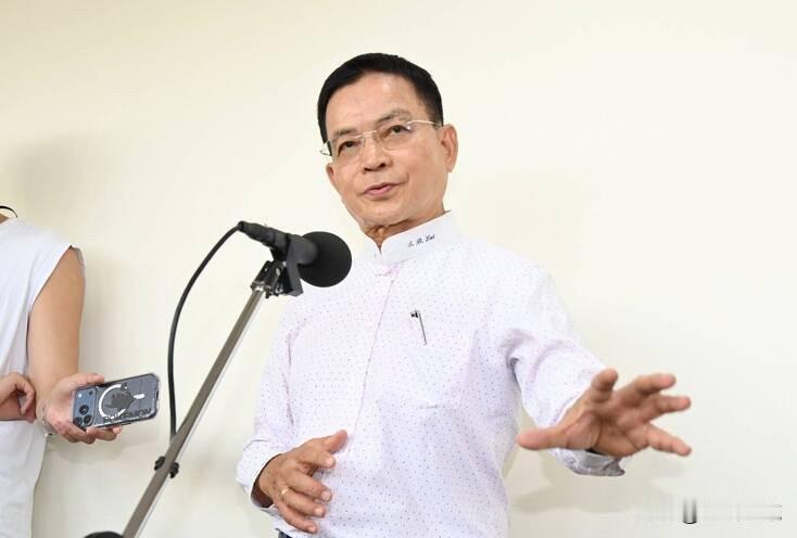 赖士葆开呛傅崐萁“有种别审总预算”针对韩国瑜炮轰傅崐萁事件，国民党立委赖士葆