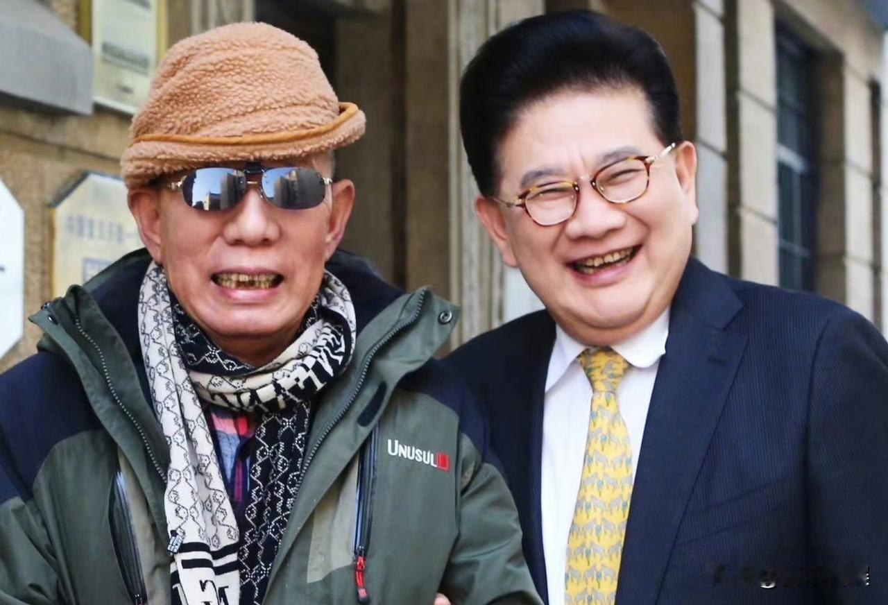 知名主持人曹可凡，晒与魏宗万生前合照！6月2号晚上，在多家媒体证实老戏骨魏