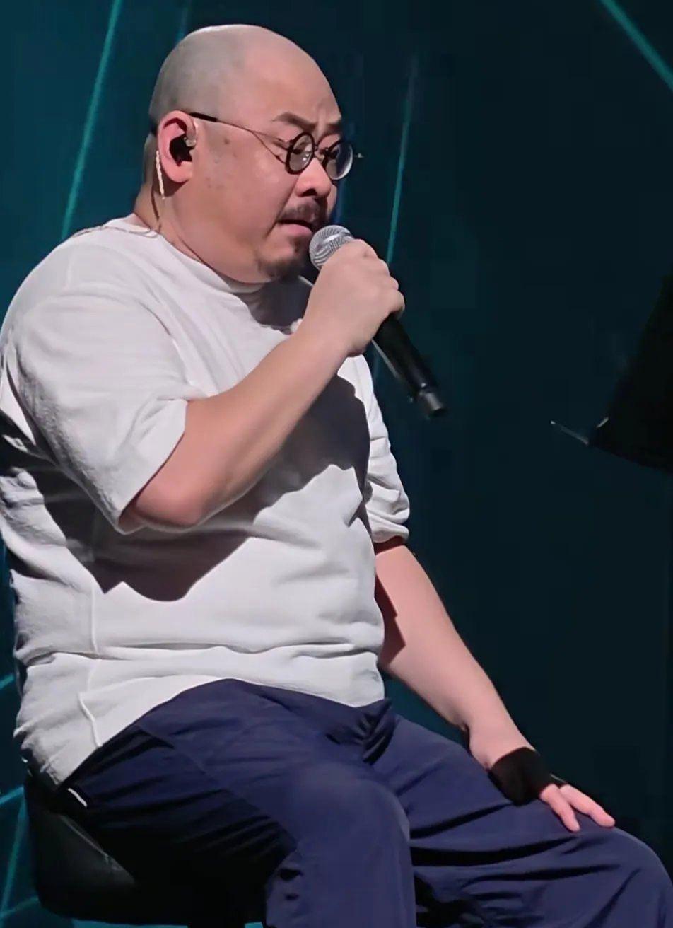 它的走红充满传奇色彩：专辑在没有任何宣传的情况下，仅凭口口相传，就从新疆火遍了全