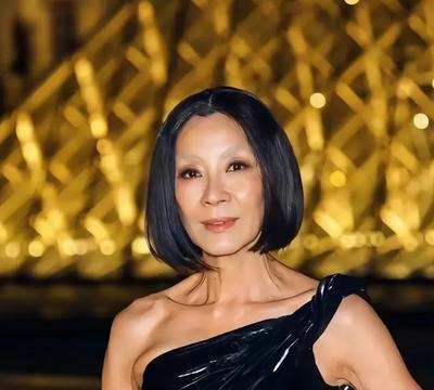 62岁杨紫琼“白毛道长”造型炸场！网友灵魂拷问：这眉毛是拿毛笔画的？当晚杨紫琼